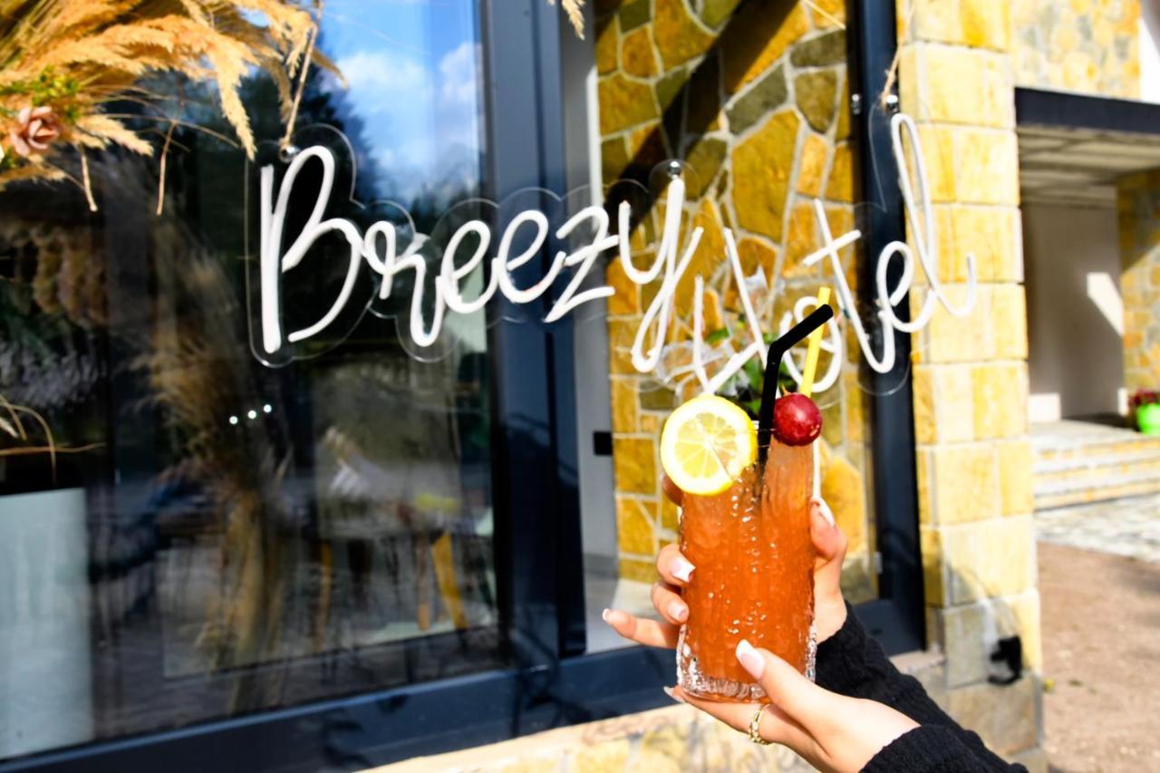 Breezy Hotel Βαλμπόνα Εξωτερικό φωτογραφία