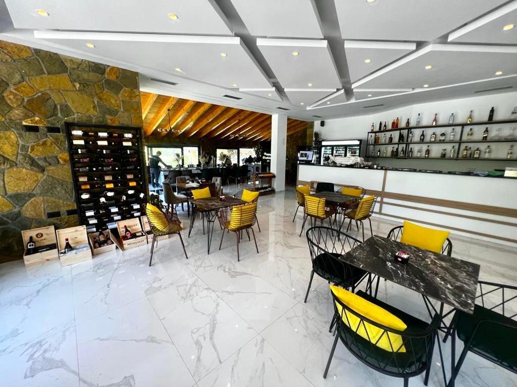 Breezy Hotel Βαλμπόνα Εξωτερικό φωτογραφία