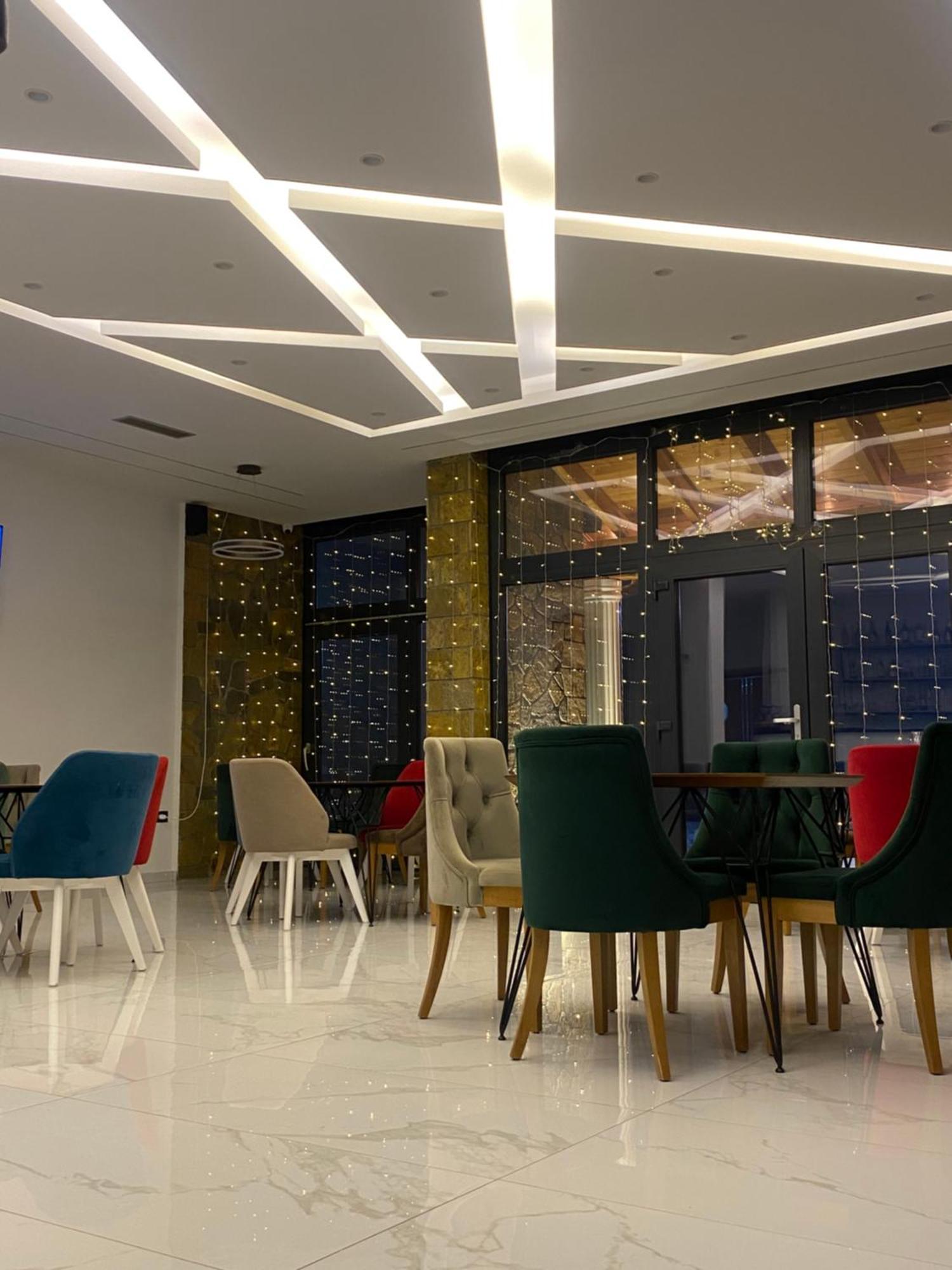 Breezy Hotel Βαλμπόνα Εξωτερικό φωτογραφία