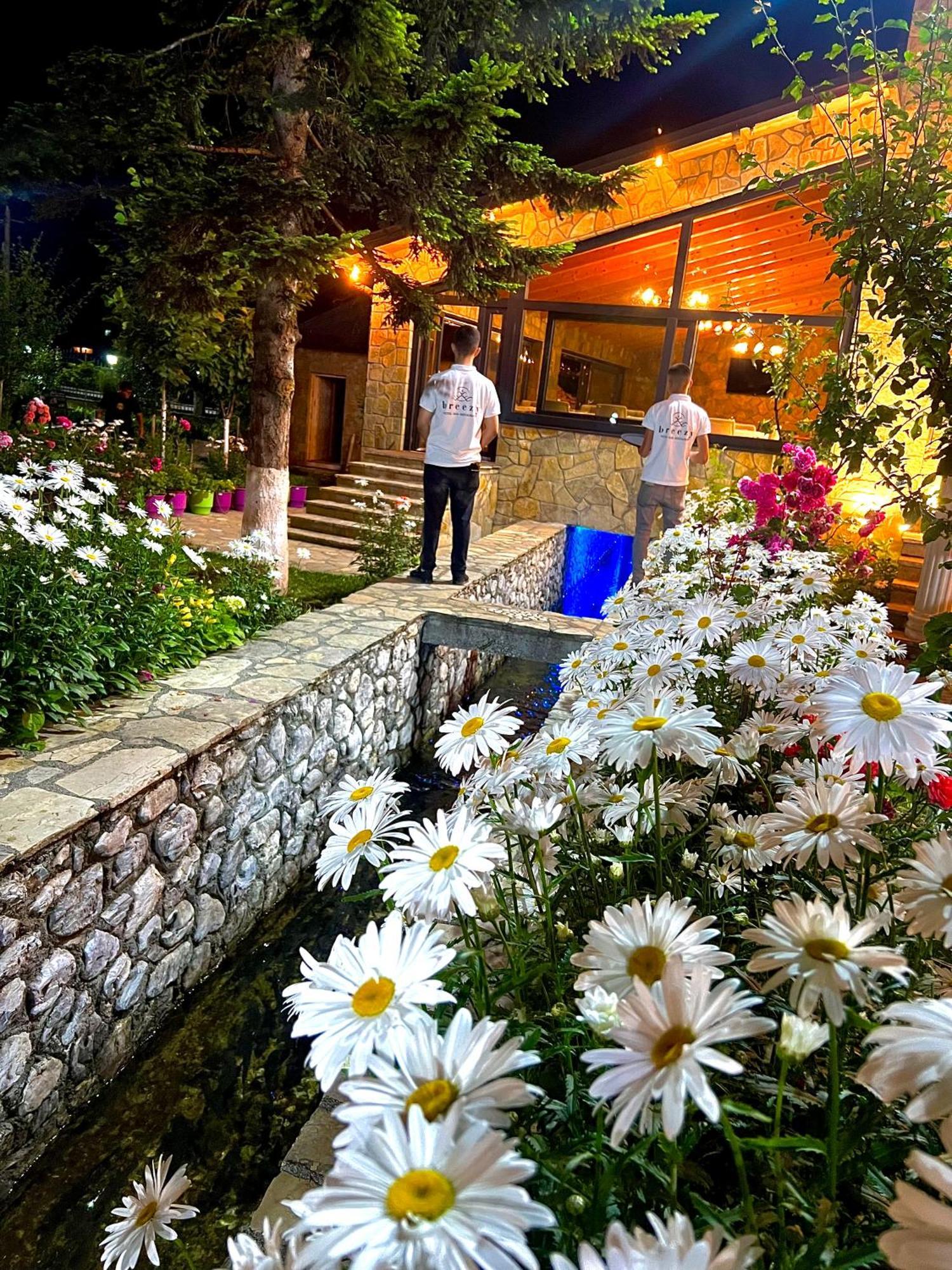 Breezy Hotel Βαλμπόνα Εξωτερικό φωτογραφία