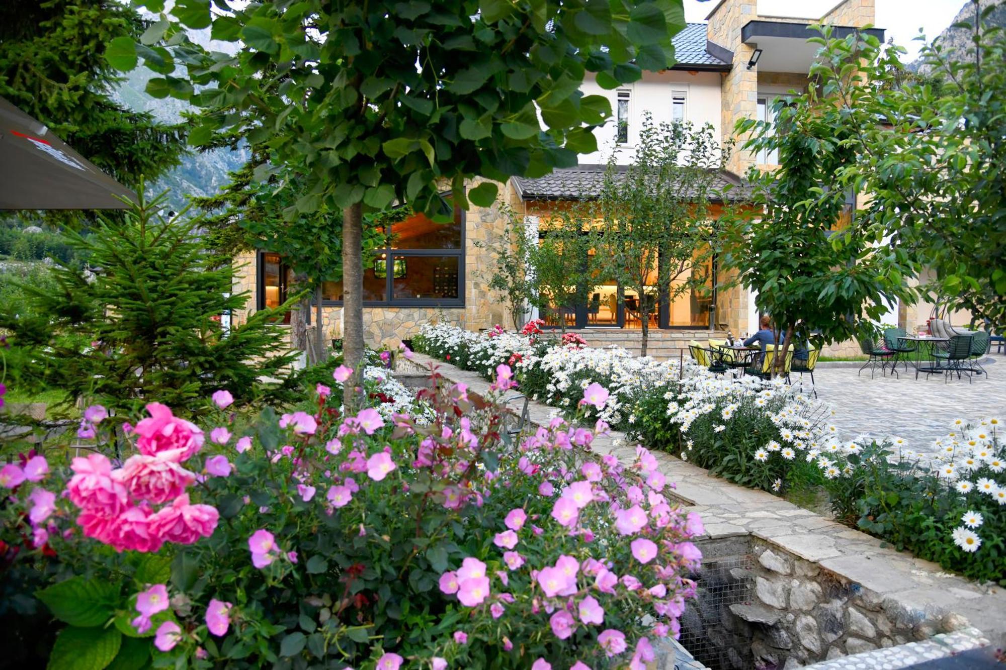 Breezy Hotel Βαλμπόνα Εξωτερικό φωτογραφία