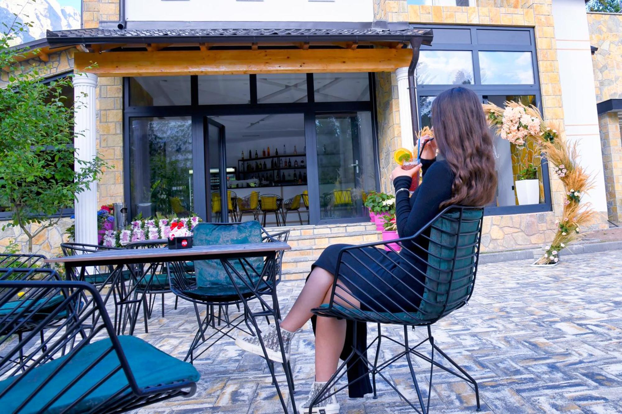 Breezy Hotel Βαλμπόνα Εξωτερικό φωτογραφία