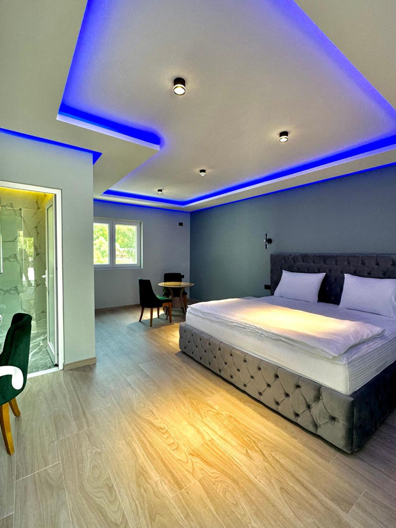 Breezy Hotel Βαλμπόνα Δωμάτιο φωτογραφία