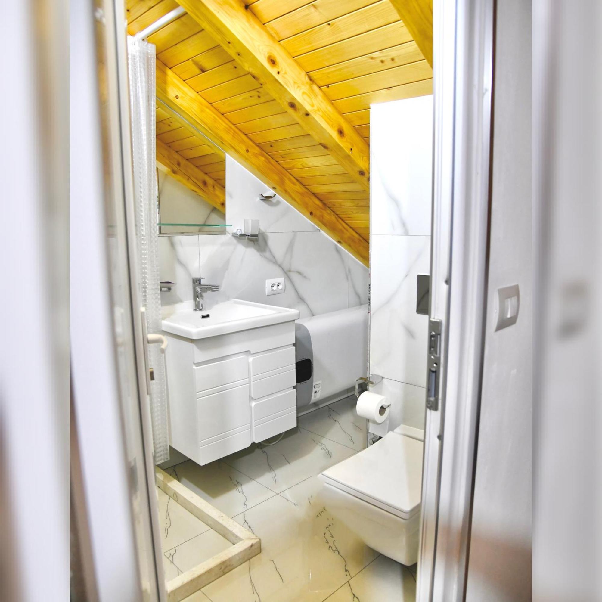 Breezy Hotel Βαλμπόνα Δωμάτιο φωτογραφία