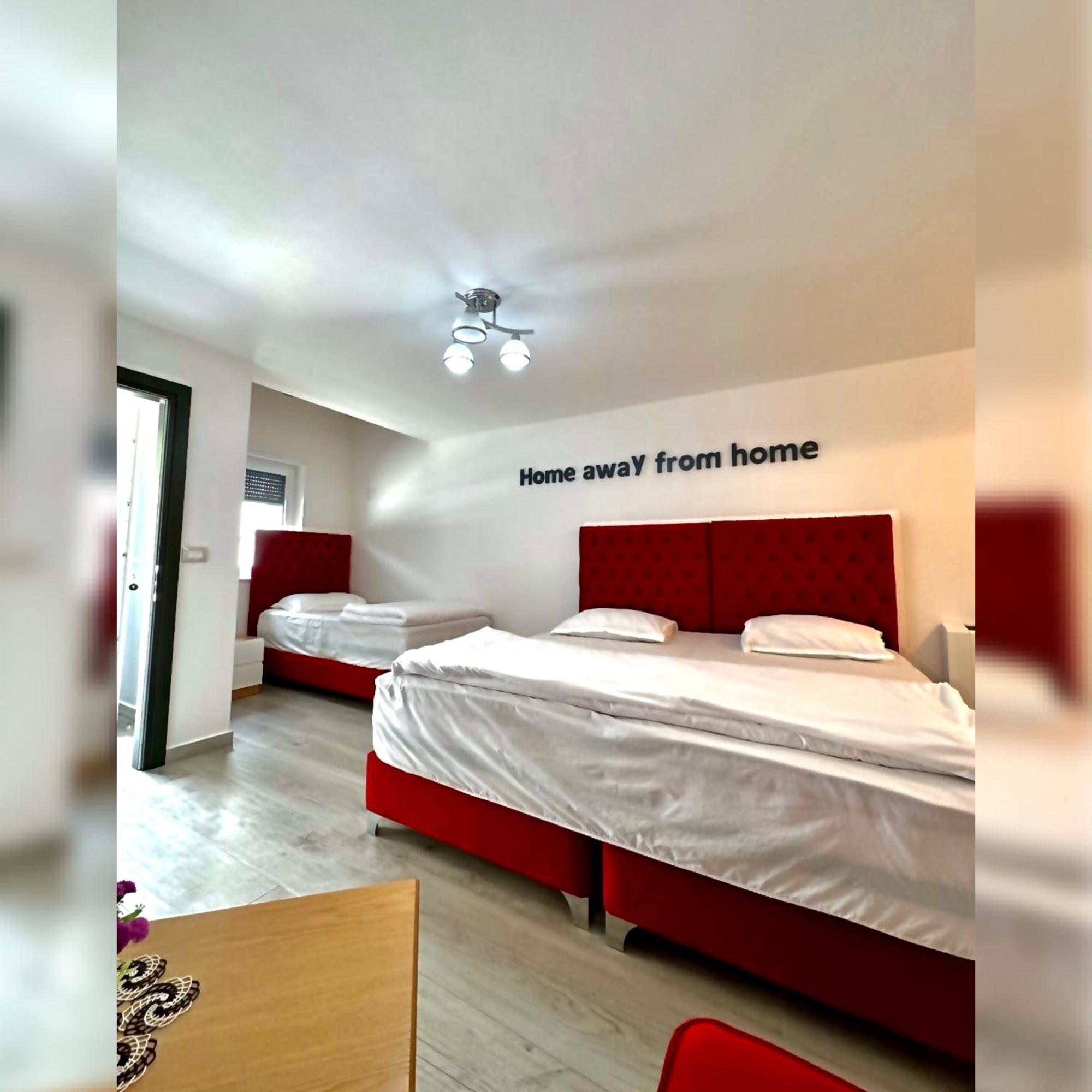 Breezy Hotel Βαλμπόνα Εξωτερικό φωτογραφία