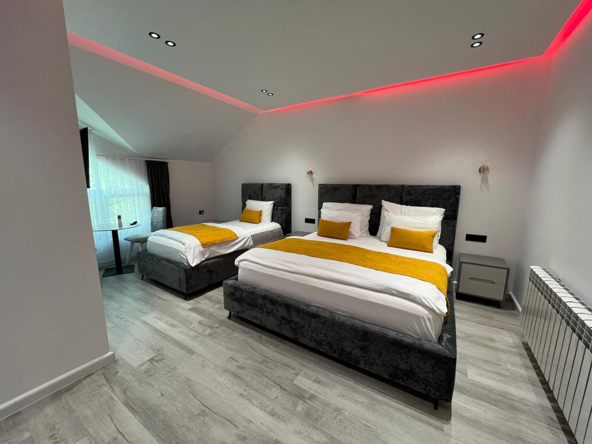 Breezy Hotel Βαλμπόνα Εξωτερικό φωτογραφία