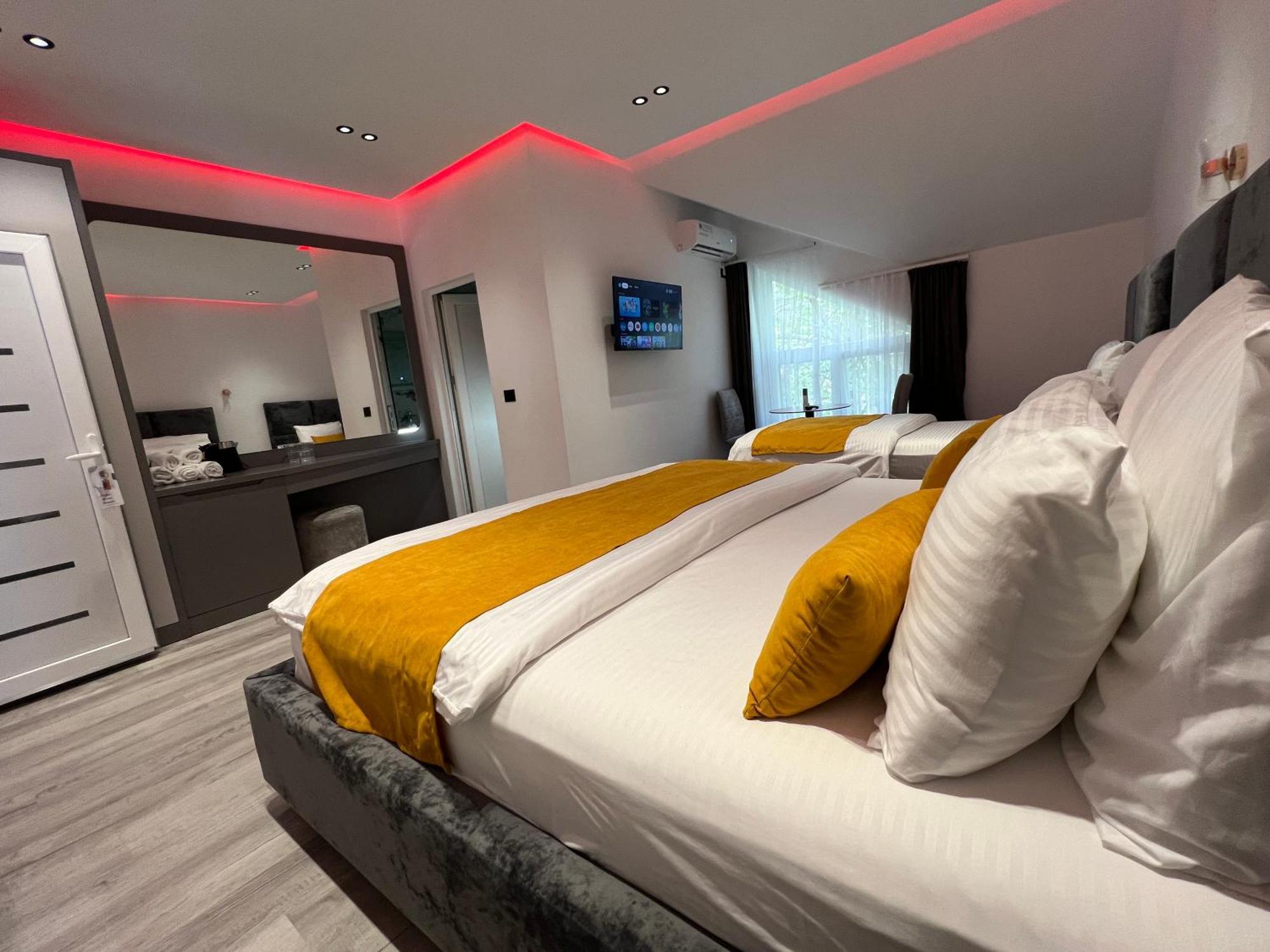 Breezy Hotel Βαλμπόνα Εξωτερικό φωτογραφία