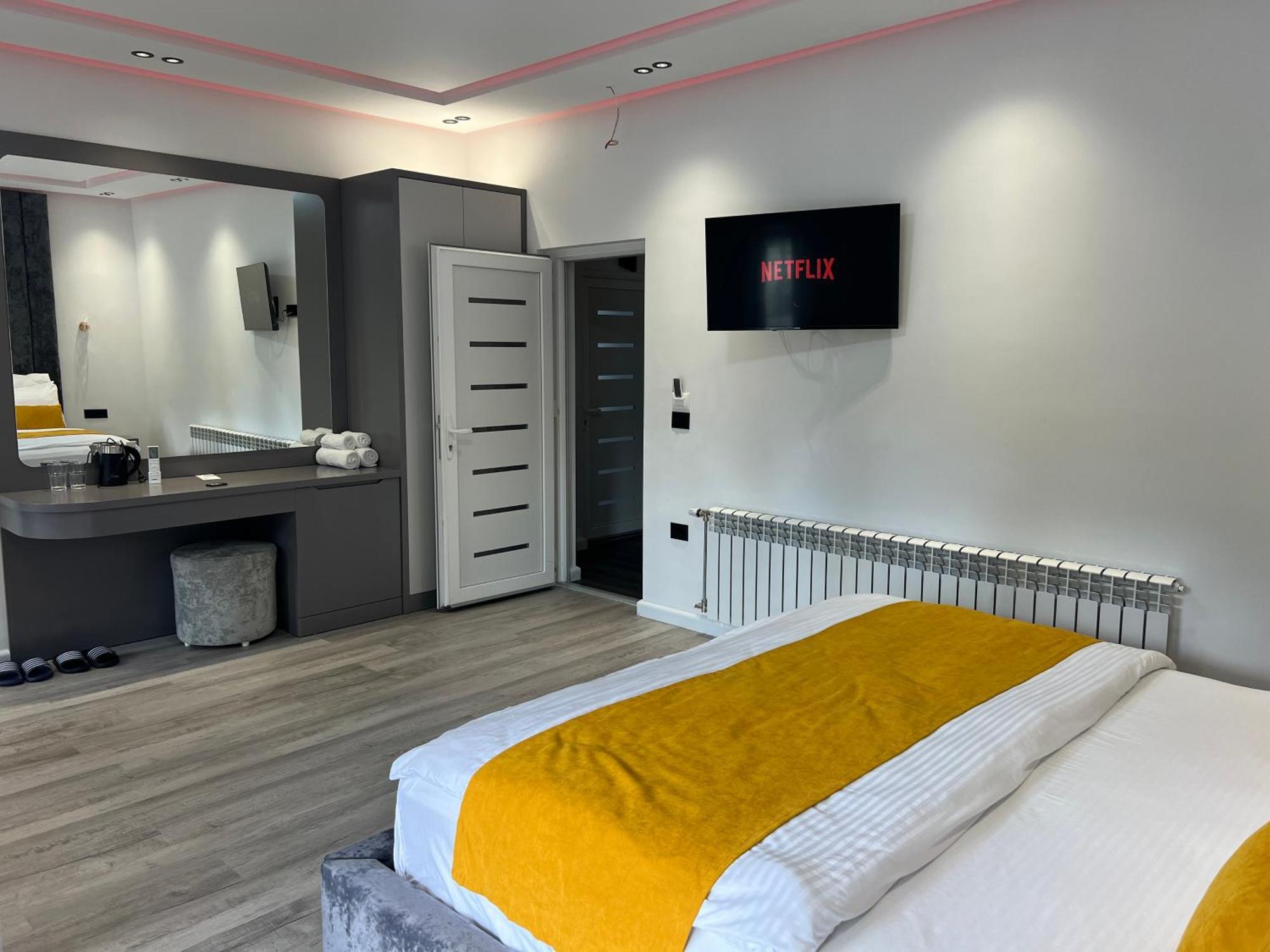 Breezy Hotel Βαλμπόνα Εξωτερικό φωτογραφία